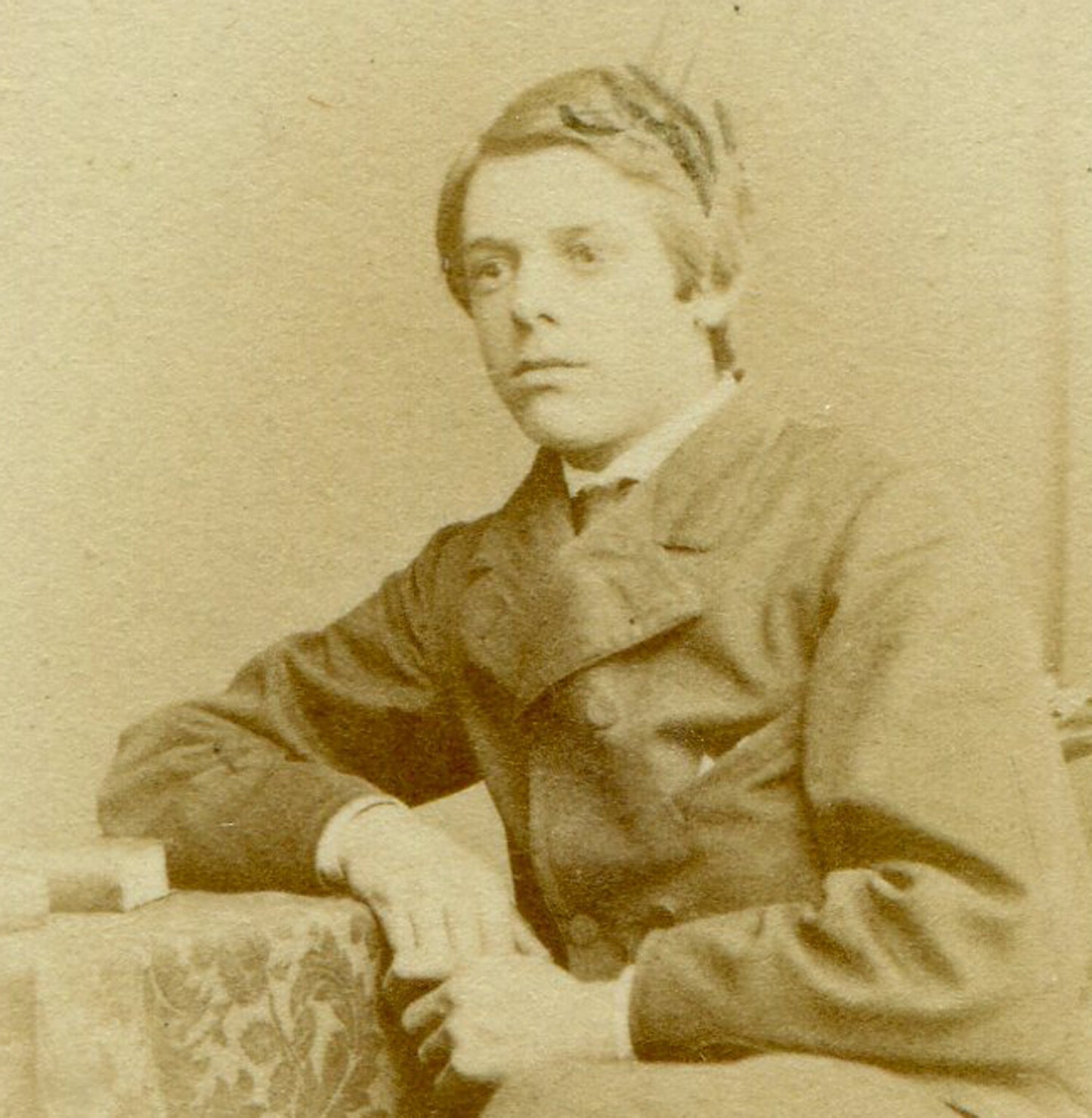 YOUNG MAN RELAXED POSE AT TABLE W/BOOKS. CDV. LONDON, ENGLAND.