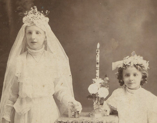 YOUNG GIRLS COMMUNION PHOTO. CABINET CARD. ST LOUIS, MO.