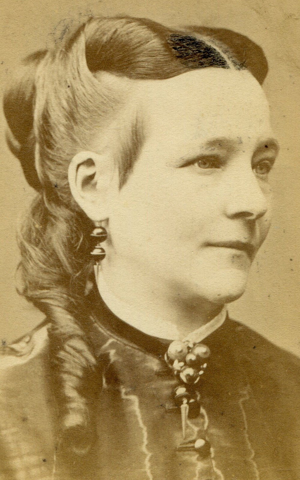 WOMAN, CLOSE UP PORTRAIT. RARE CDV.
