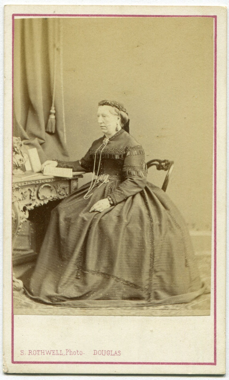 STATELY WOMAN POSED READING. CDV. DOUGLAS, ISLE OF MAN.