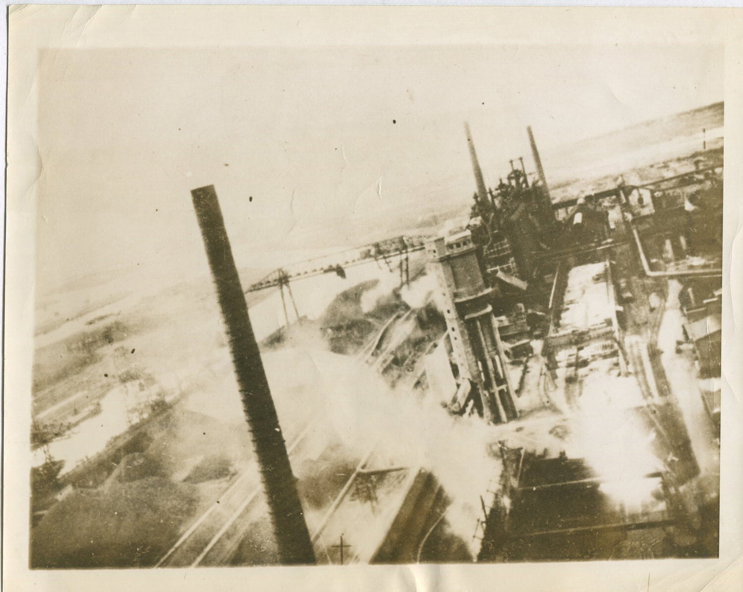 BRITISH BOMBERS HIT ROYAL DUTCH STEELWORKS IN VELSEN. WWII. (8X10 REPRINT)