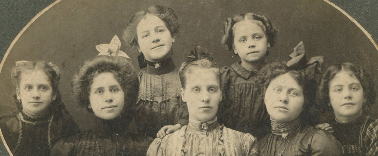 SEVEN SISTERS. CABINET CARD. 1890-1910.