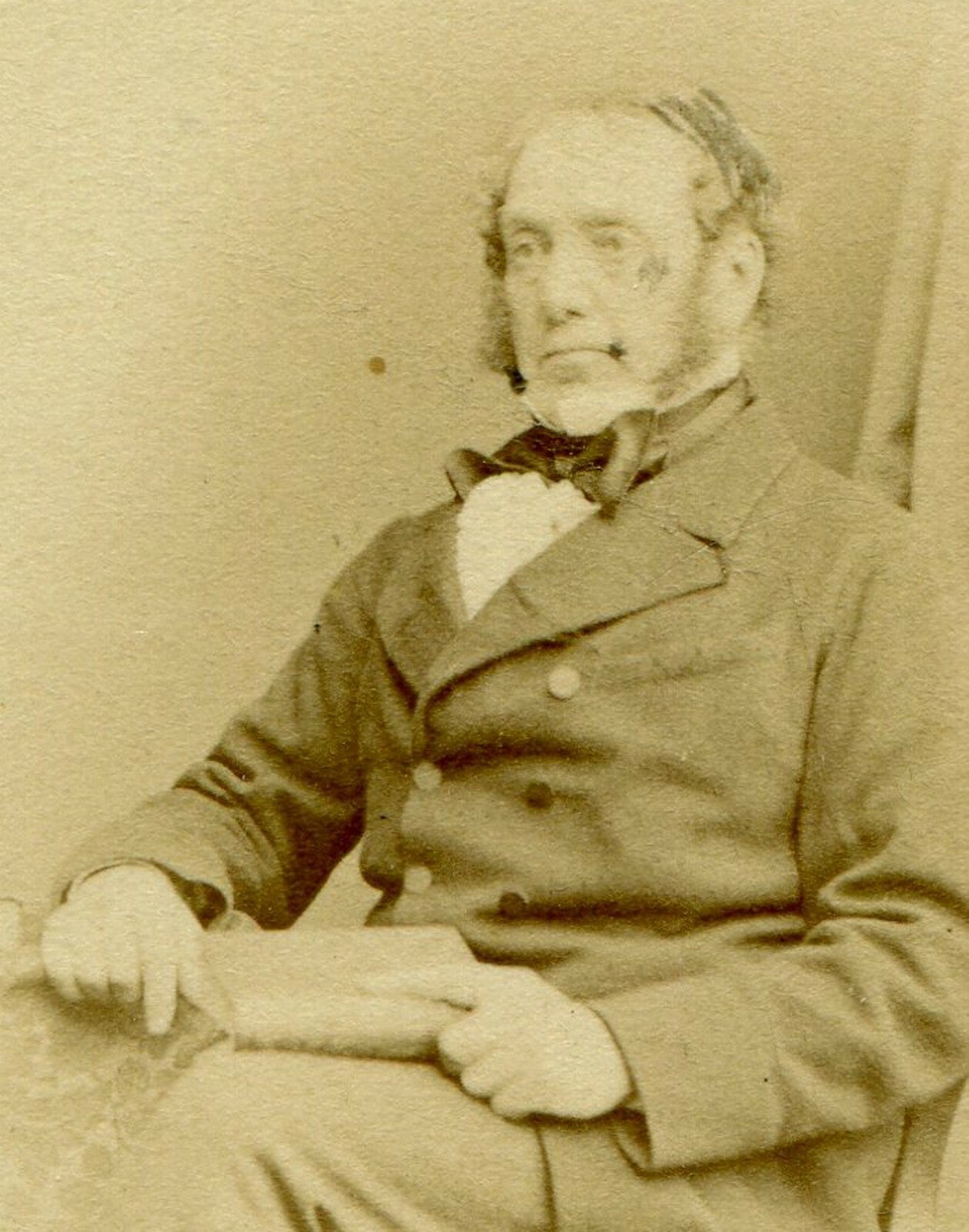 MAN POSED AT TABLE W/BOOKS. CDV. LONDON, ENGLAND.