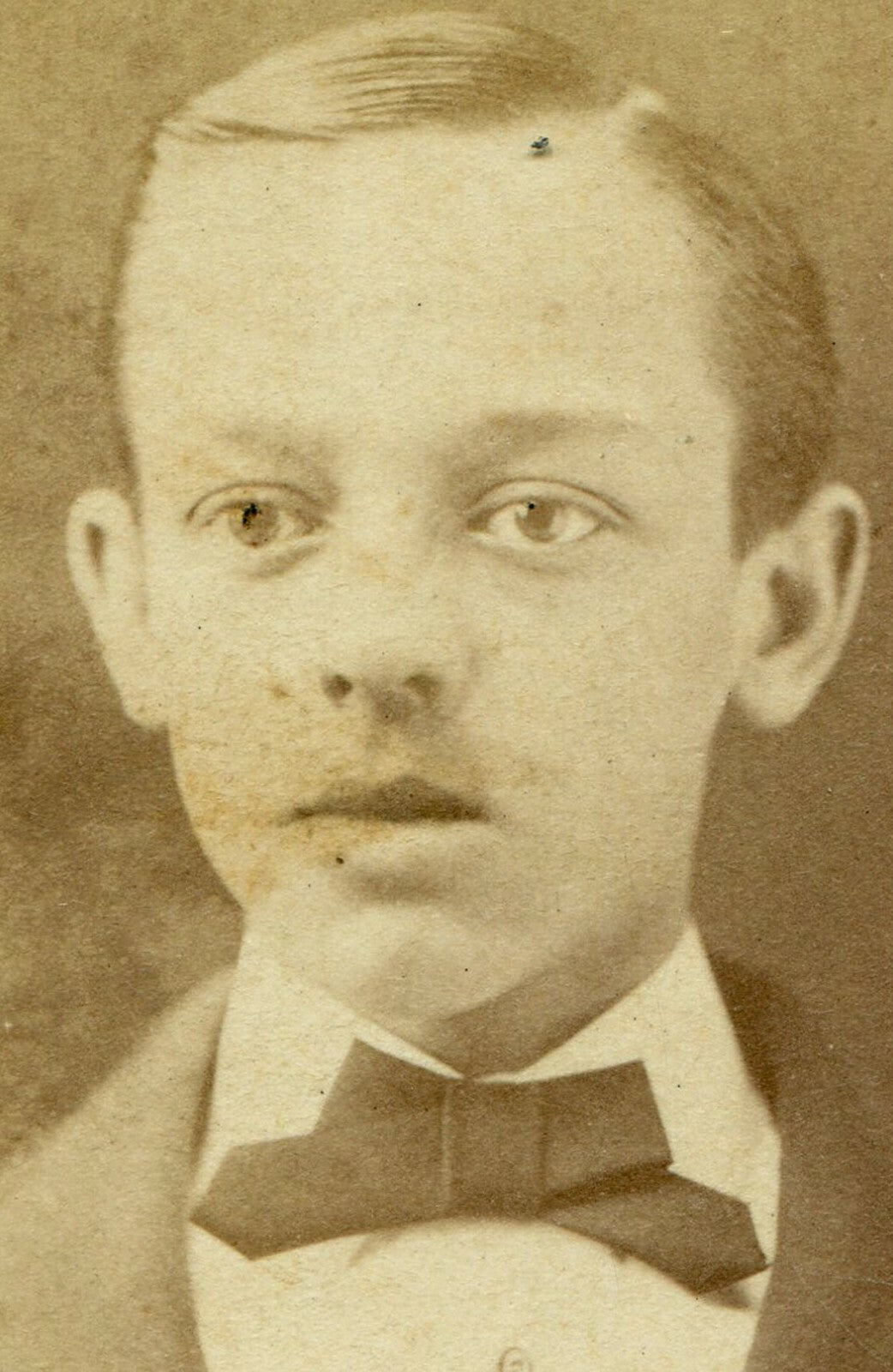 VERY YOUNG LOOKING MAN W/ HINT OF MUSTACHE. CDV. MIDDLETOWN, CONN.