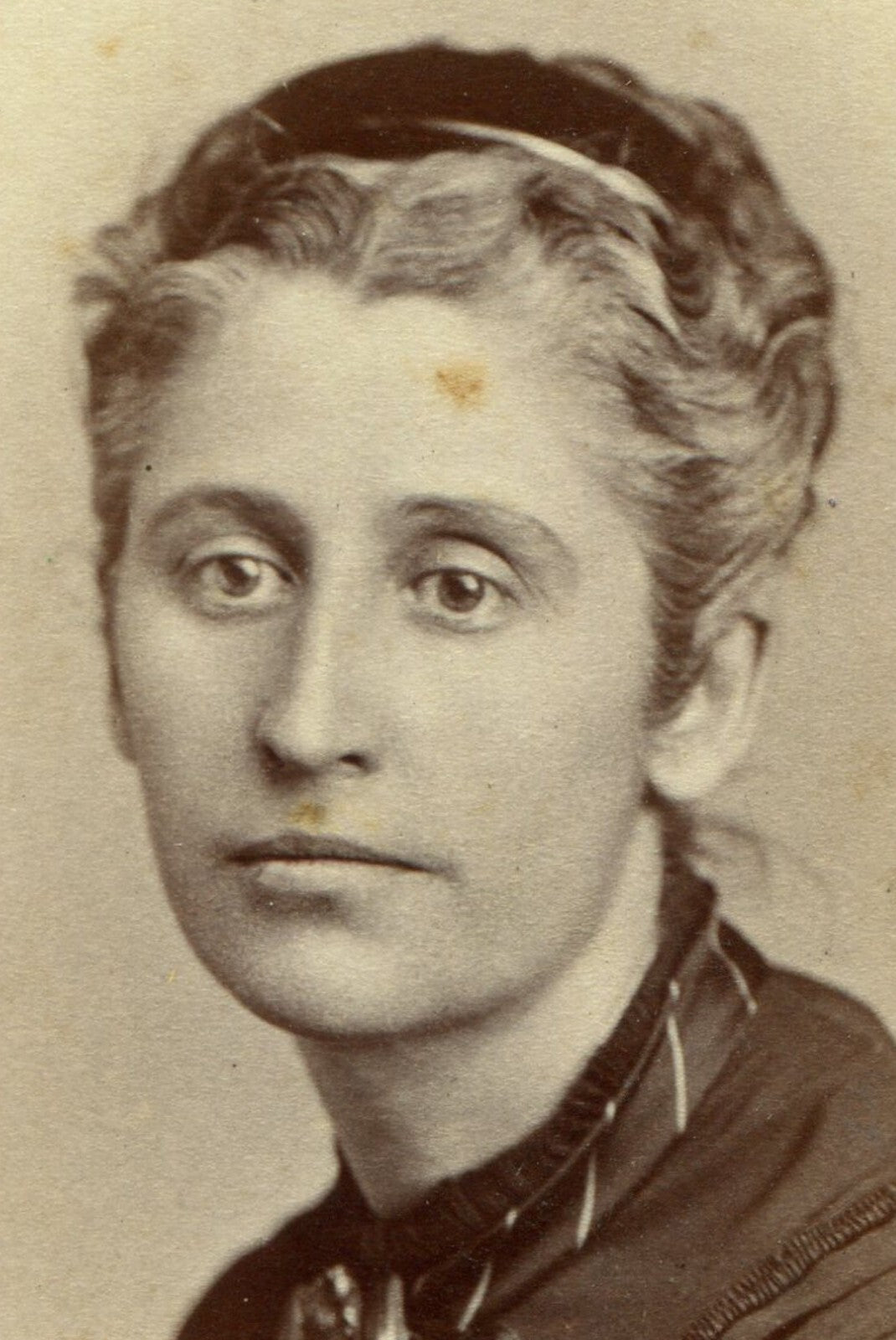 VERY MODERN LOOKING WOMAN. CDV. ELMIRA, PA.