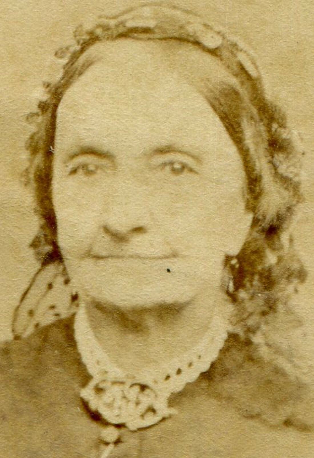 OLDER WOMAN, SLIGHT SMILE, ORNATE COLLAR PIN. CDV. ST. JOHN, NEW BRUNSWICK, CANA