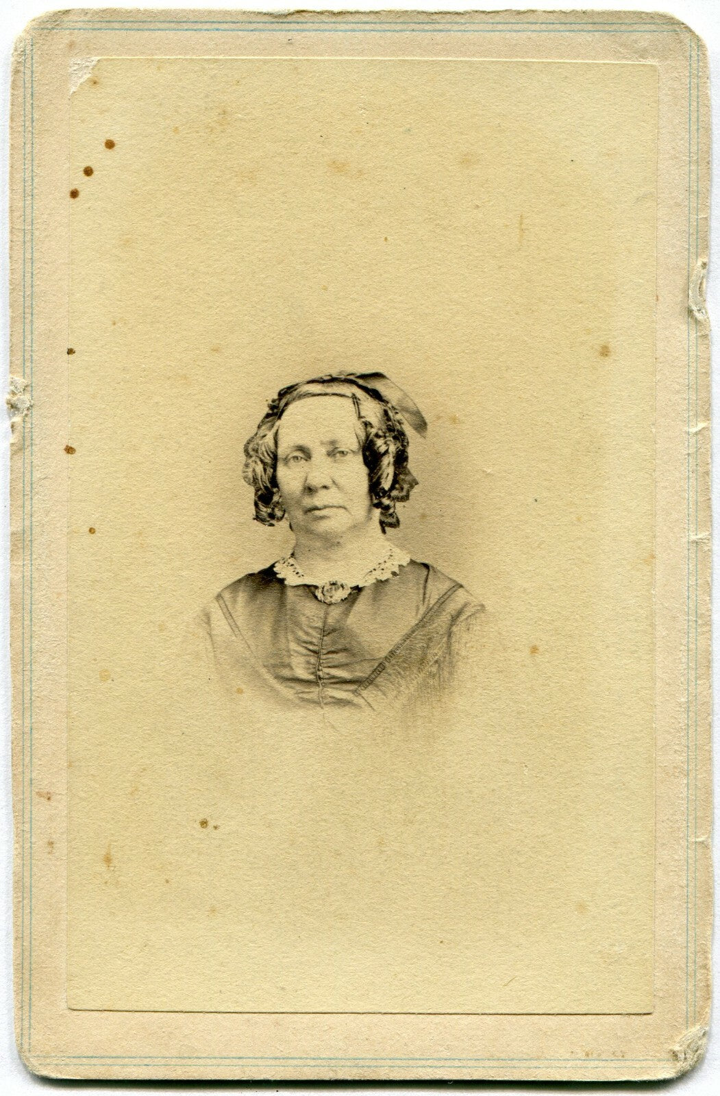 WOMAN W/RINGLET CURLS, BONNET. NOT A GOOD LOOK. CDV. N.Y.