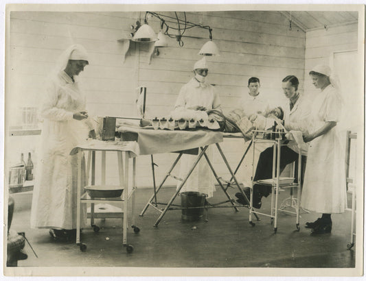 BRITISH BASE HOSPITAL, MEDICAL TEAM. WWI. (8X10 REPRINT)