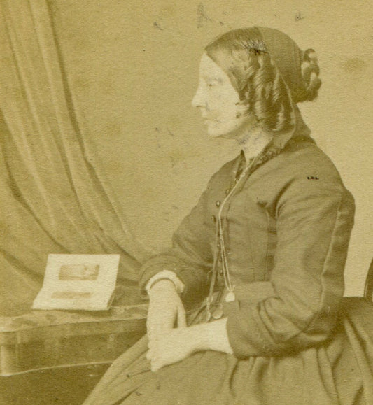 WOMAN W/RINGLET CURLS, POSED SEATED W/PHOTO ALBUM. CDV. ISLE OF WIGHT, ENGLAND.