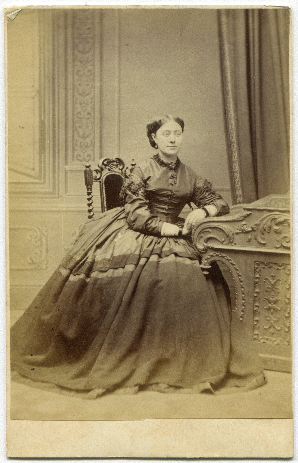 BEAUTIFUL YOUNG WOMAN IN TWO TONED TRIMMED DRESS. CDV. DUBLIN, IRELAND.