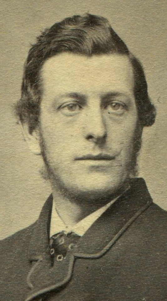 HEAVY EYED MAN W/FUZZY CHIN BEARD. CRISP IMAGE. CDV.