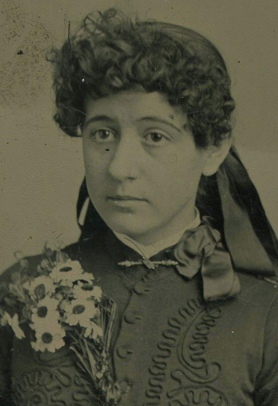 YOUNG WOMAN WITH CURLY BANGS, BIG FLOWER PIN. TINTED TINTYPE.