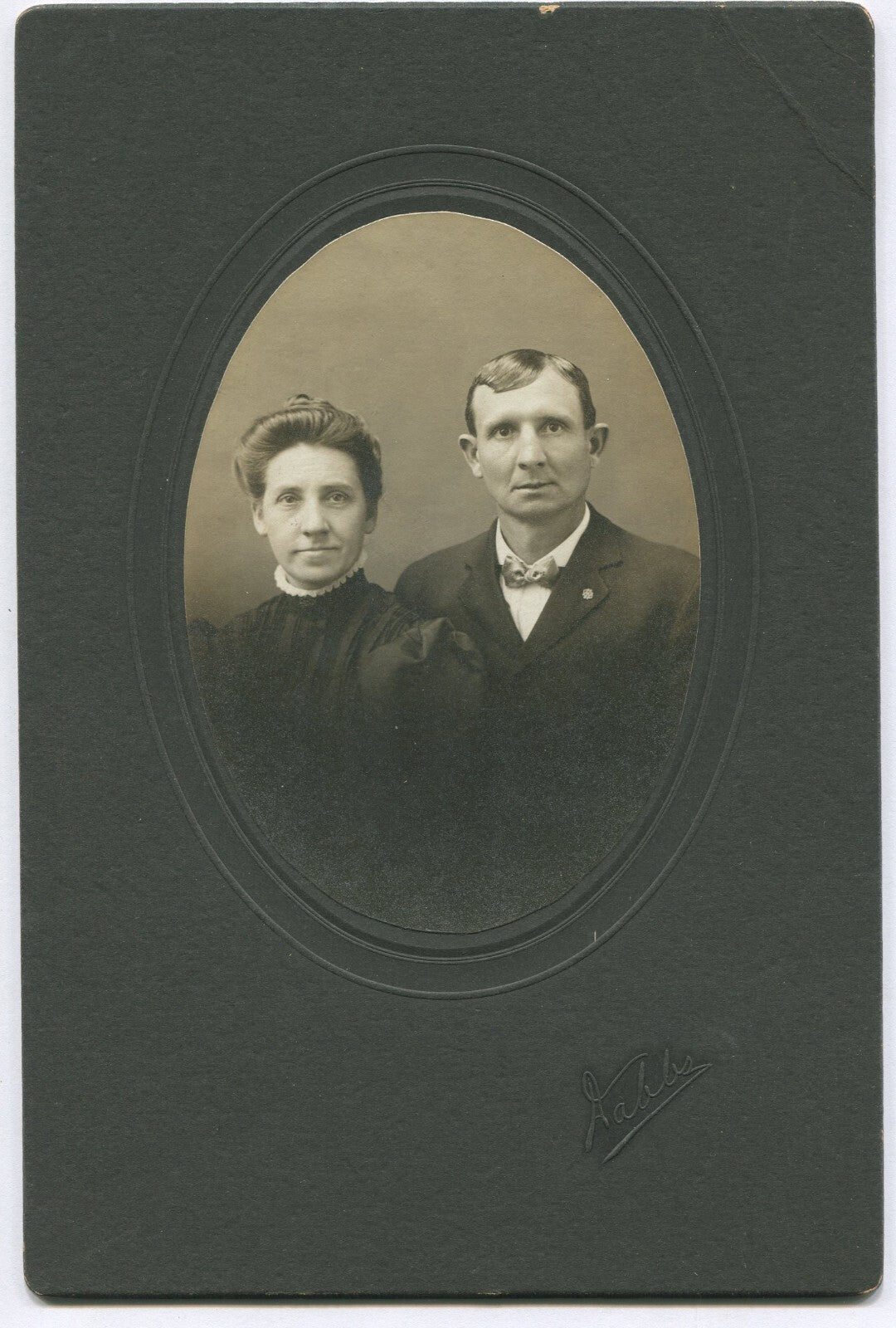 Vintage Black and White oval portrait photograph of a couple on 9x6 card, 5x3.5 image, cameo wall art