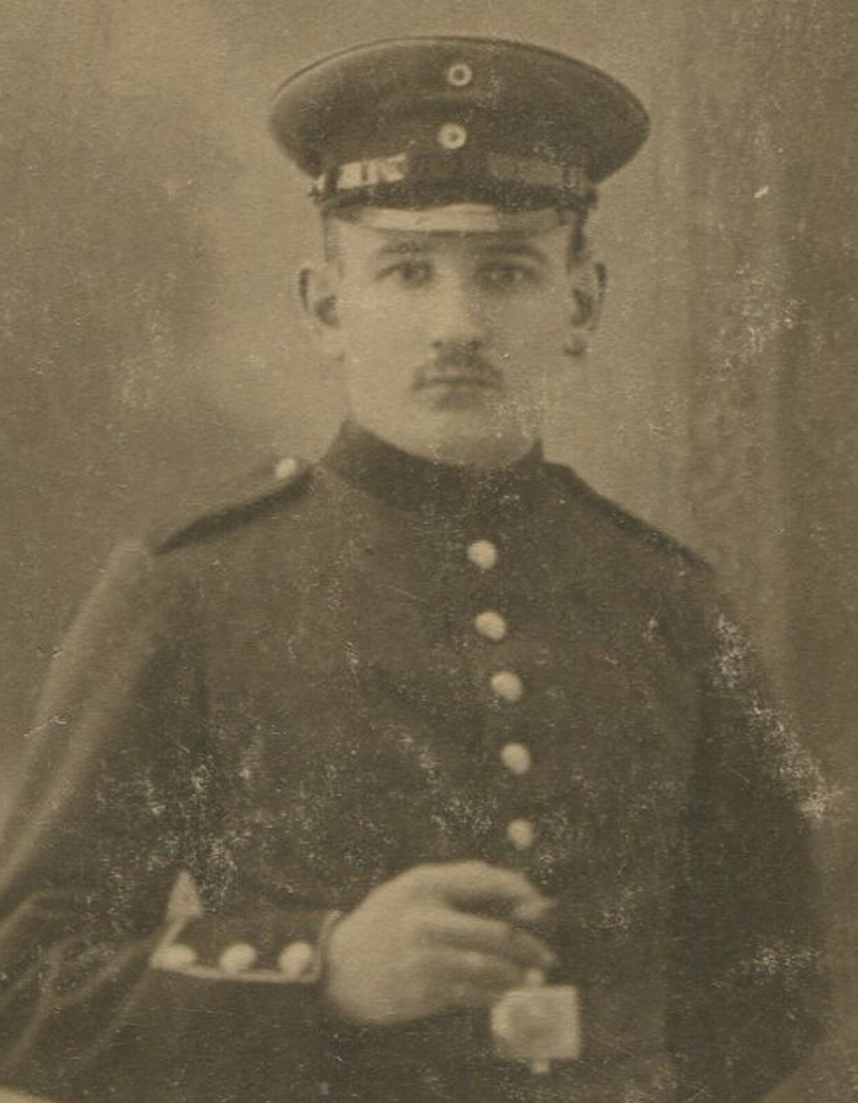 WWI ERA SOLDIER HOLDING CIGARETTE. PHOTO POSTCARD.