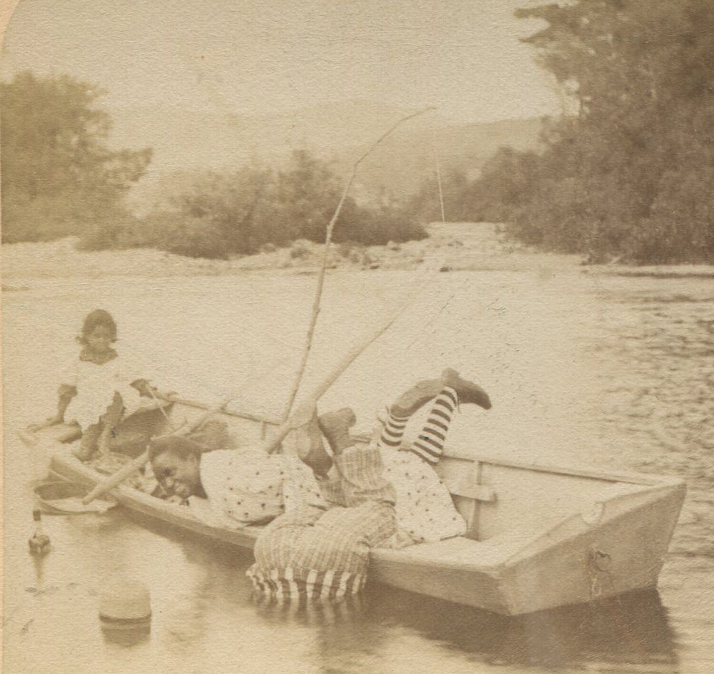 AFRICAN AMERICAN FAMILY FISHING. COMEDY STEREOVIEW.