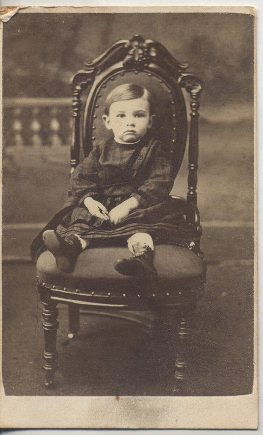 CDV OF ADORABLE CHILD IN ORNATE CHAIR - POTTSTOWN, PA