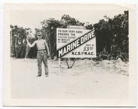 WWII BATTLEFIELD/PACIFIC ISLAND 10 SET B&W SNAPSHOTS. GRUESOME IMAGES OF WAR.
