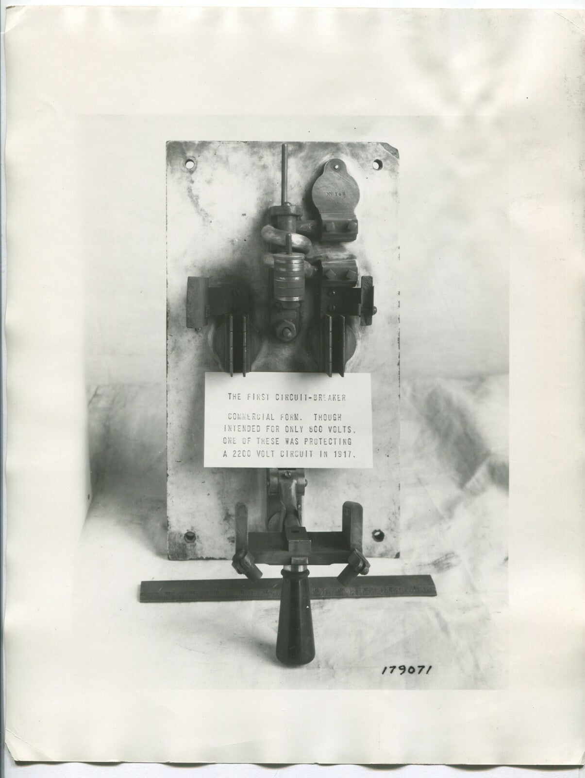 WESTINGHOUSE 1917 CIRCUIT BREAKER. BLACK AND WHITE SILVER PRINT 8 X 10.