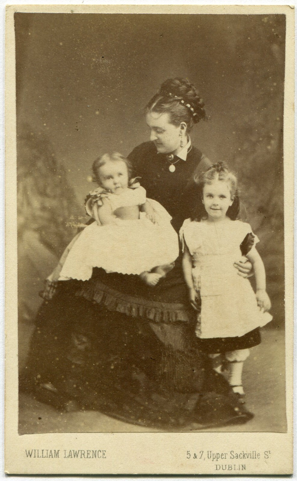 MOTHER WITH TWO YOUNG DAUGHTERS. CDV. DUBLIN, IRELAND.