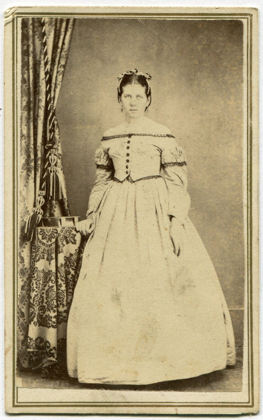 CIVIL WAR ERA CDV. WOMAN, STANDING POSE, PHOTO ALBUM ON TABLE. MINERVA, OHIO.