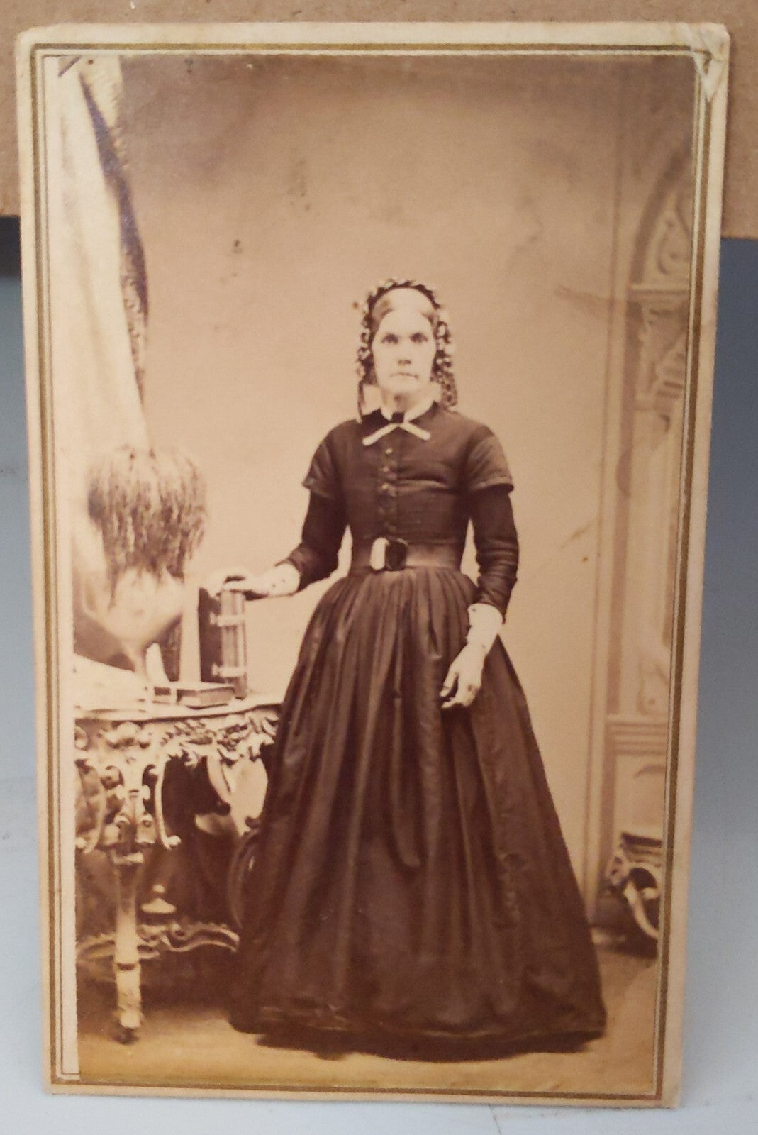 CDV PORTRAIT OF OLDER WOMAN POSING WITH BOOKS - J.N. HARDENBROOK PHOTOGRAPHER