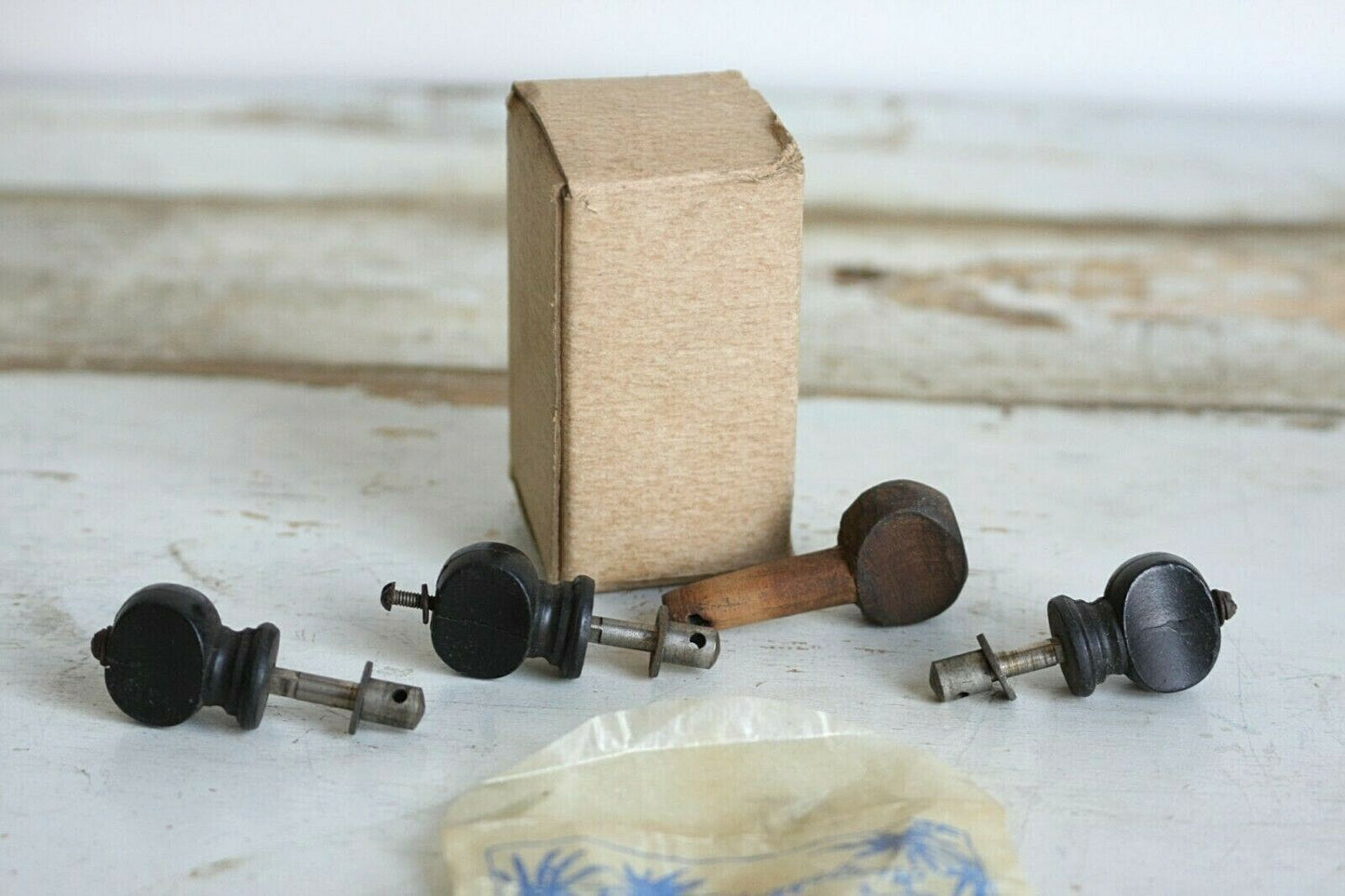 Lot of misc Ukulele Tuning Pegs