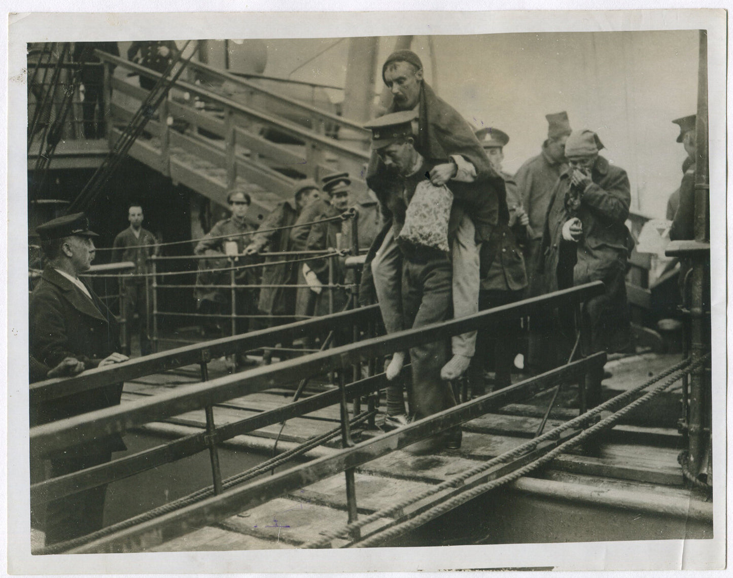 WOUNDED CARRIED FROM BRITISH NAVAL SHIP. WWI.  (8X10 REPRINT)