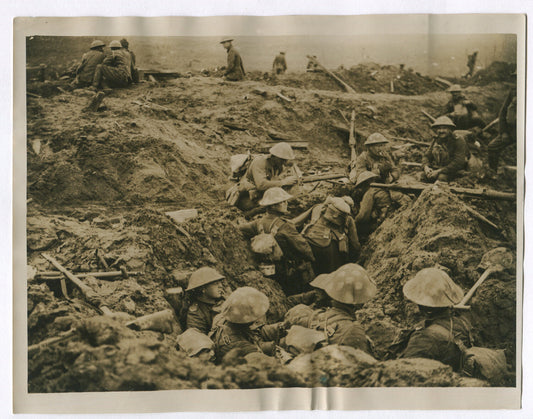 BRITISH TROOPS IN TRENCH AWAIT THE BATTLE FOR VELDHOEK. (8X10 REPRINT)