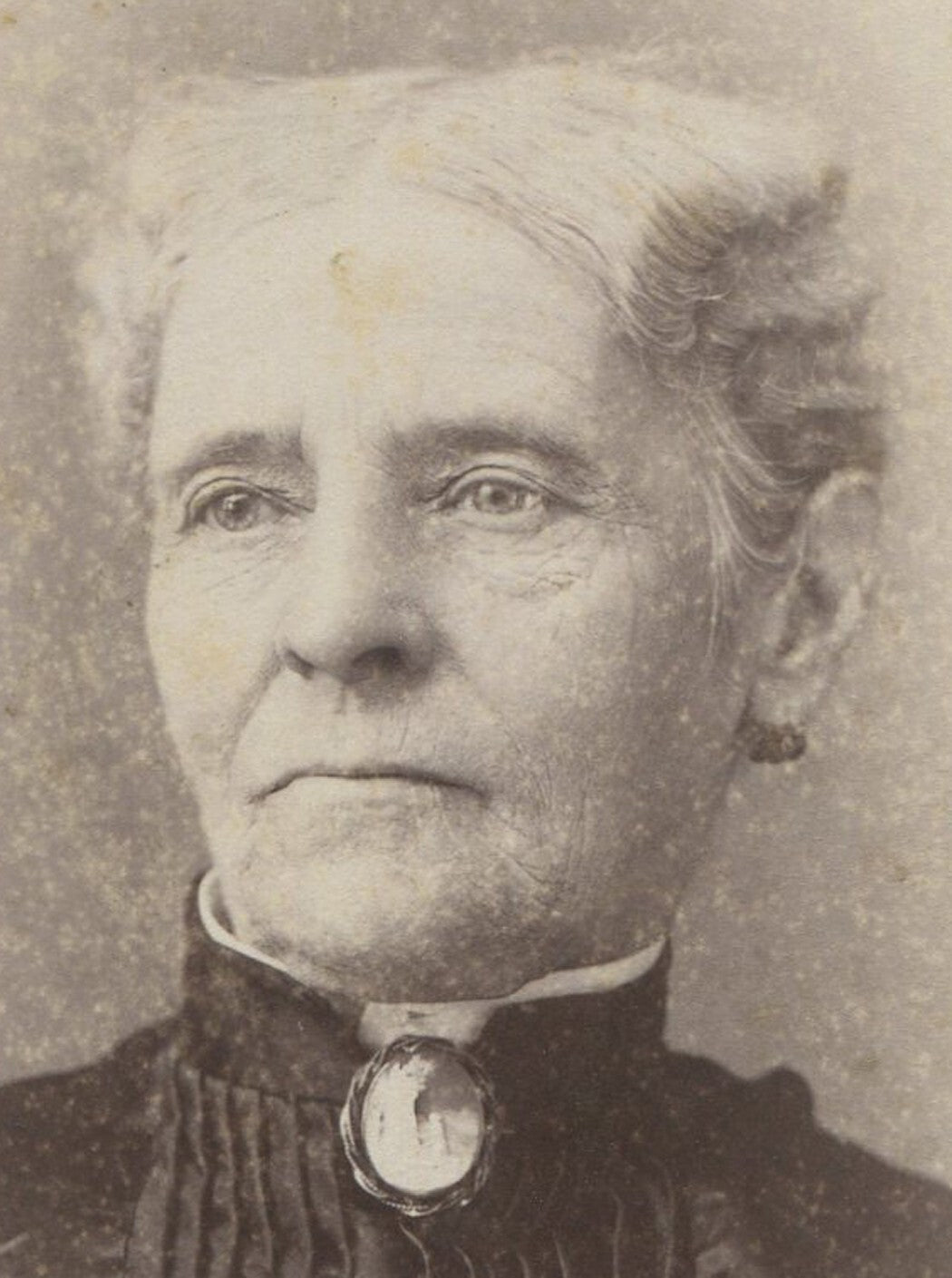 Woman with Hat Head, CABINET CARD. WASHINGTON, PA.