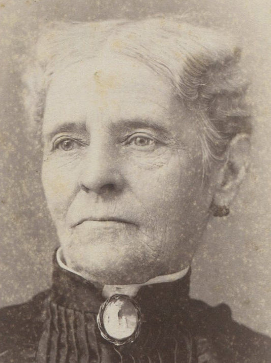 Woman with Hat Head, CABINET CARD. WASHINGTON, PA.