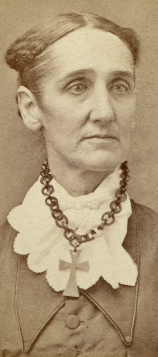 LONG FACED WOMAN W/CRUCIFIX NECKLACE. CDV. ELMIRA, N.Y.