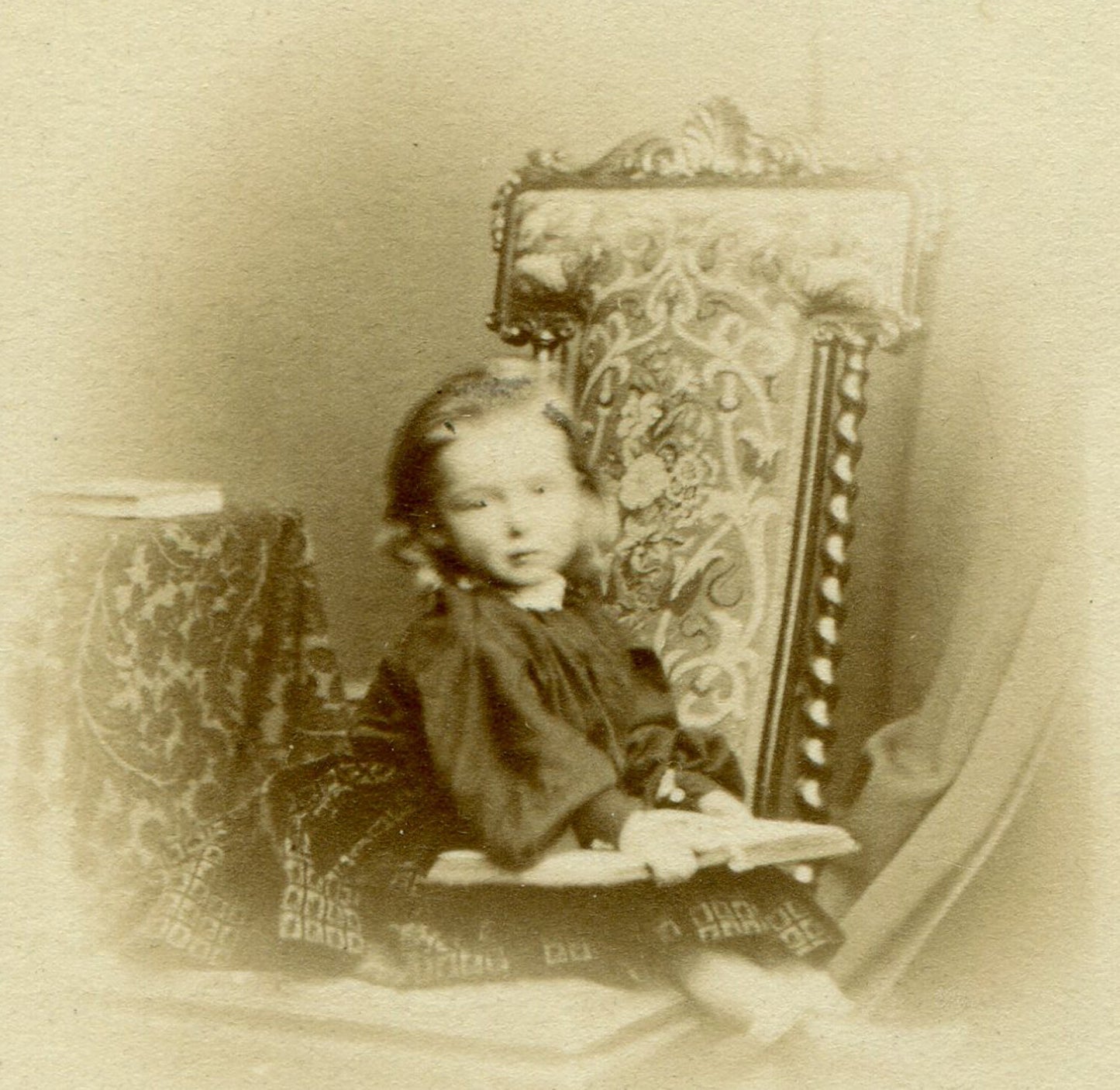 VERY YOUNG GIRL POSED READING A BOOK ON A VERY BIG CHAIR. CDV. JERSEY, U.K.
