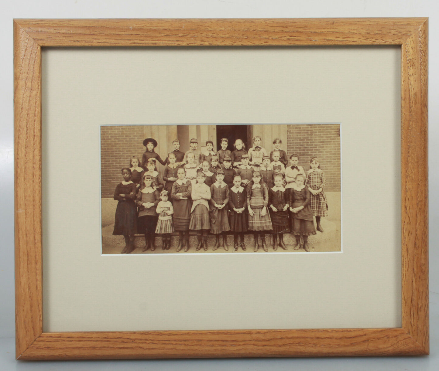 GIRLS SCHOOL CLASS PHOTO. CABINET CARD, 1900-20. 8X10 FRAME W/MAT.