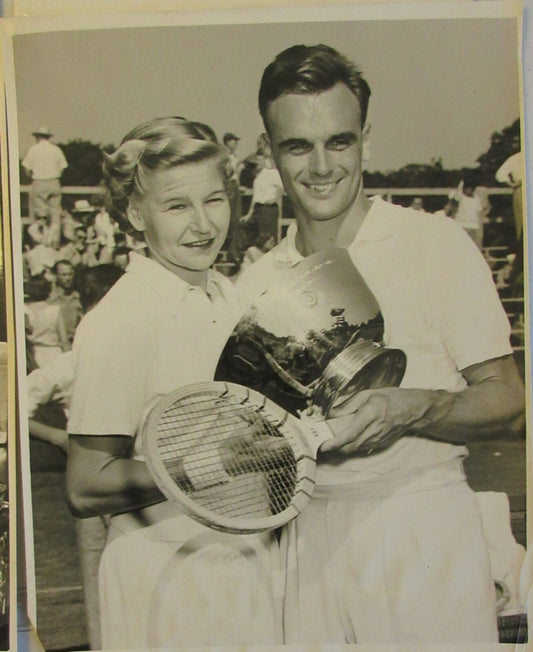TENNIS GREAT ELIAS VICTOR SEIXAS. PHOTO COLLECTION OF CAREER HIGHLIGHTS. 160CT.