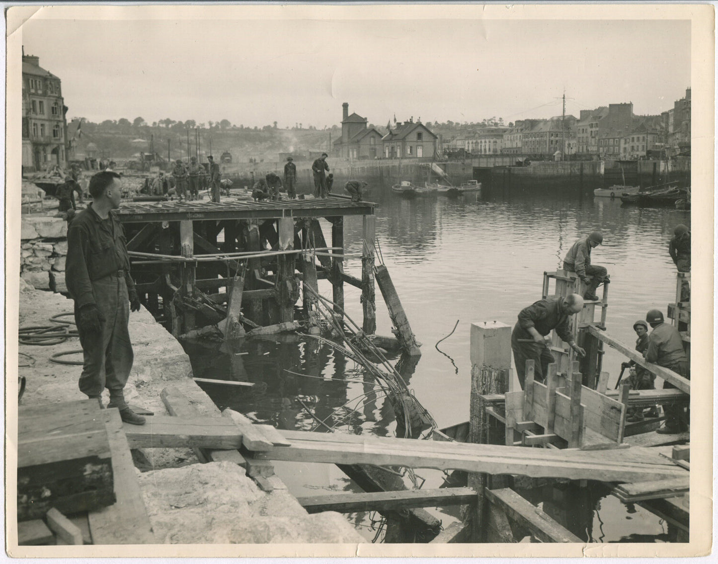 WWII U.S. MILITARY REPAIR FRENCH PORT. WWII, 8X10 B&W. VINTAGE.