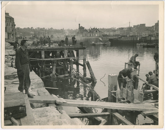 WWII U.S. MILITARY REPAIR FRENCH PORT. WWII, 8X10 B&W. VINTAGE.