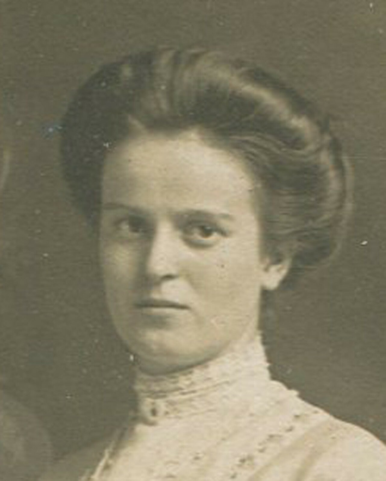 BEAUTIFUL WOMAN, STANDING POSE, LOVELY OUTFIT. 4X2.5 SILVER PRINT