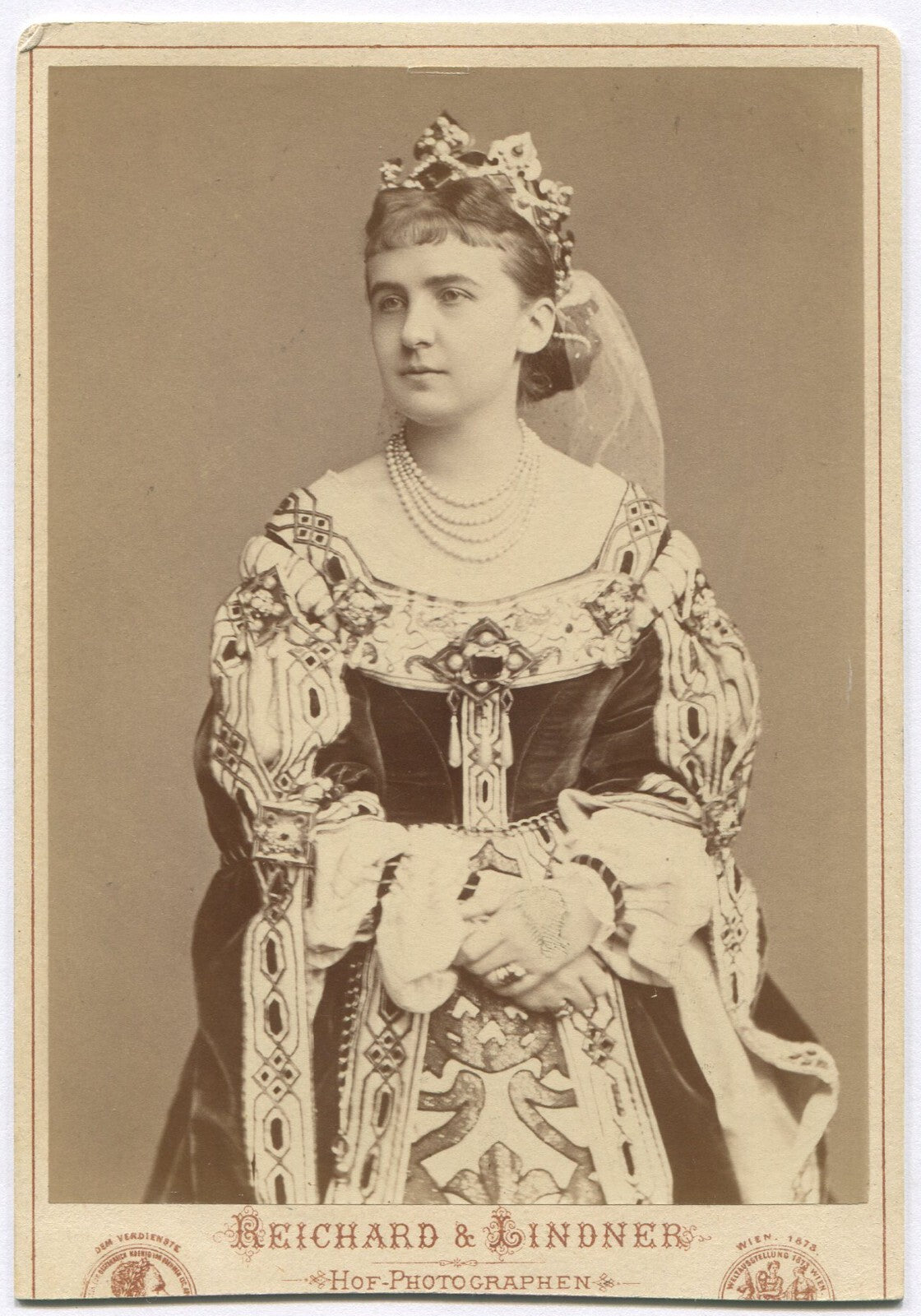 GERMAN ROYAL. WOMAN IN CROWN AND TRIMMED VELVET DRESS. CABINET CARD. BERLIN.