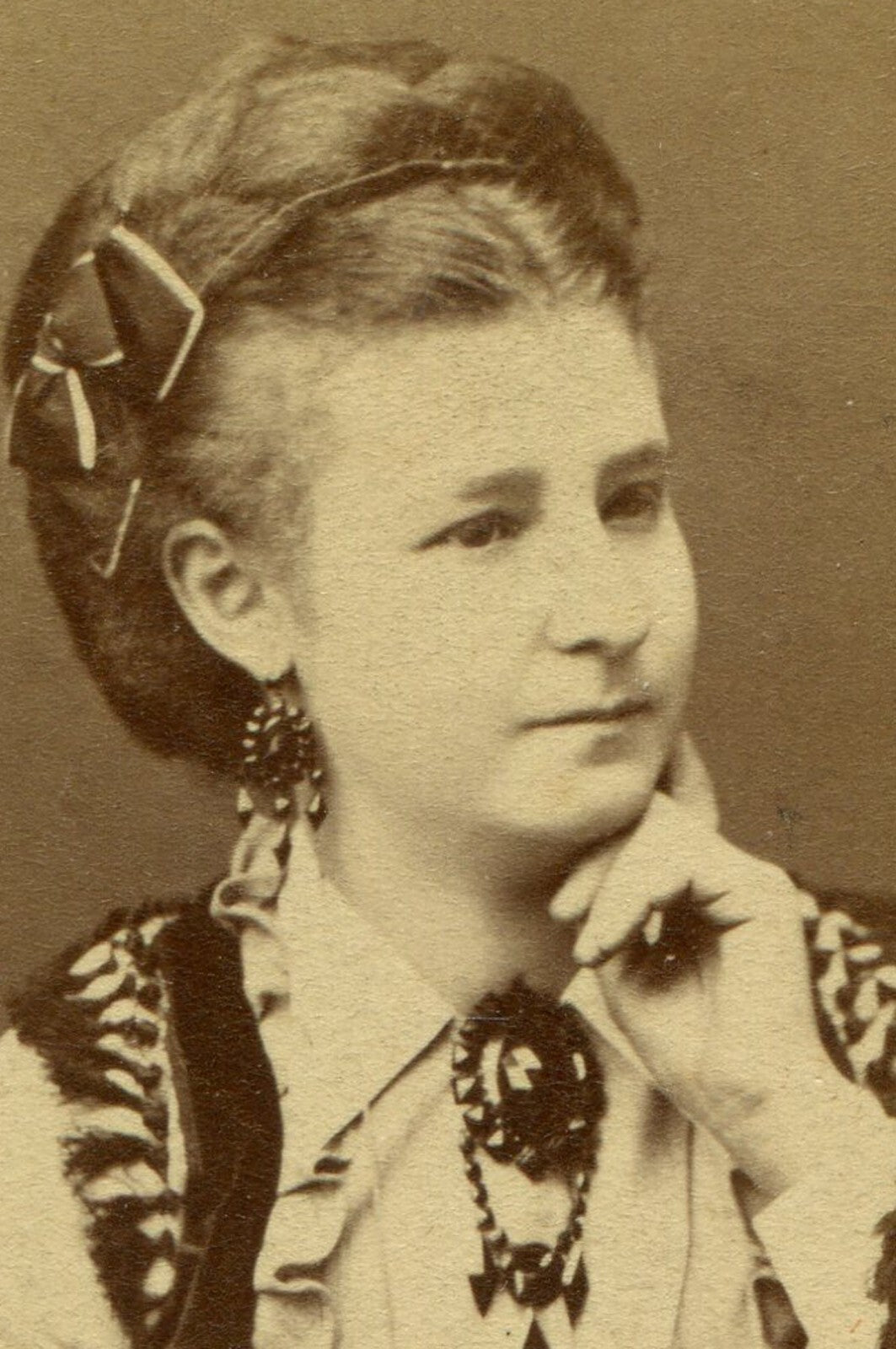 WOMAN, THOUGHTFUL POSE, BIG HAIR, ORNATE DRESS. CDV. EUROPE.