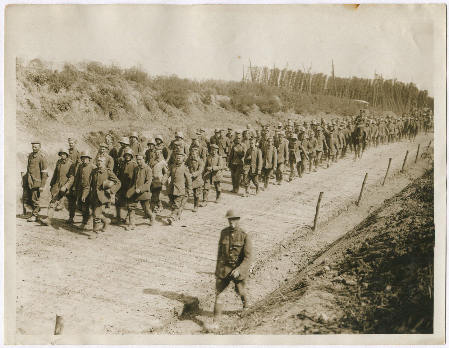 BRITISH TROOPS TAKING PRISONERS TO RAILHEAD. WWI. (8X10 REPRINT)