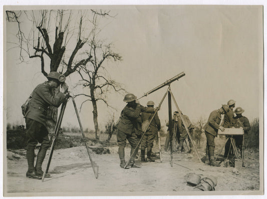 BRITISH ANTI AIRCRAFT UNIT W/ VIEWING TOOLS. WWI. (8X10 REPRINT)