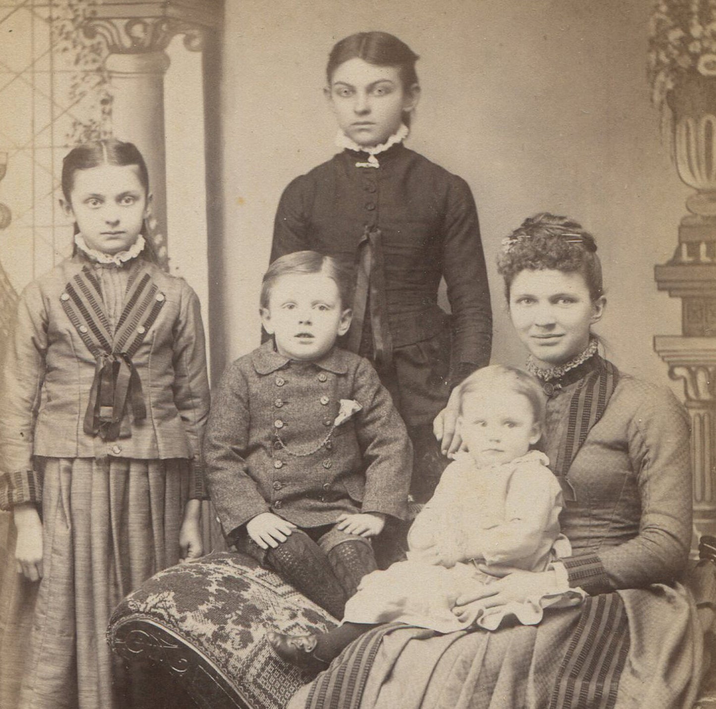 MOTHER W/FOUR CHILDREN IN DIFFERENT DEGREES OF HAPPINESS. CABINET CARD.