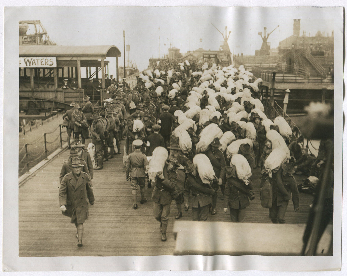 NEW ZEALAND REGIMENT ARRIVE. WWI. (8X10 REPRINT)