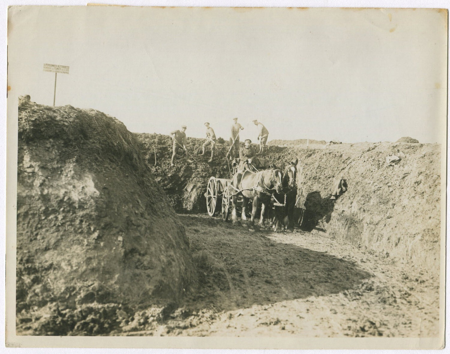 BRITISH TROOPS MAKING BATTLEFIELD FERTILE LAND AGAIN. WWI.  (8x10 REPRINT)