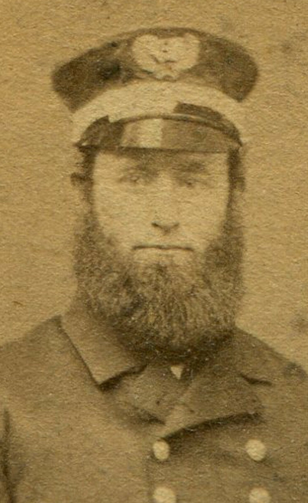 CIVIL WAR SOLDIER W/SABER. FULL LENGTH STANDING POSE. CDV. N.Y.