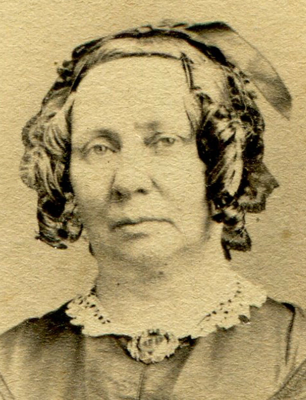 WOMAN W/RINGLET CURLS, BONNET. NOT A GOOD LOOK. CDV. N.Y.