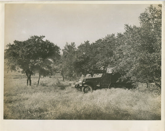 U.S. ARMORED CAR WITH MOUNTED GUN. WWII. (8X10 REPRINT)
