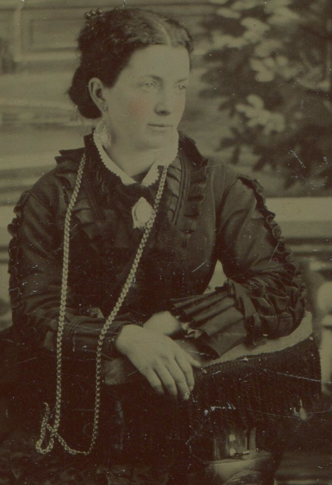 Vintage tintype photo: Woman with very long necklace, tinted background, 3.75x2.5 in, authentic