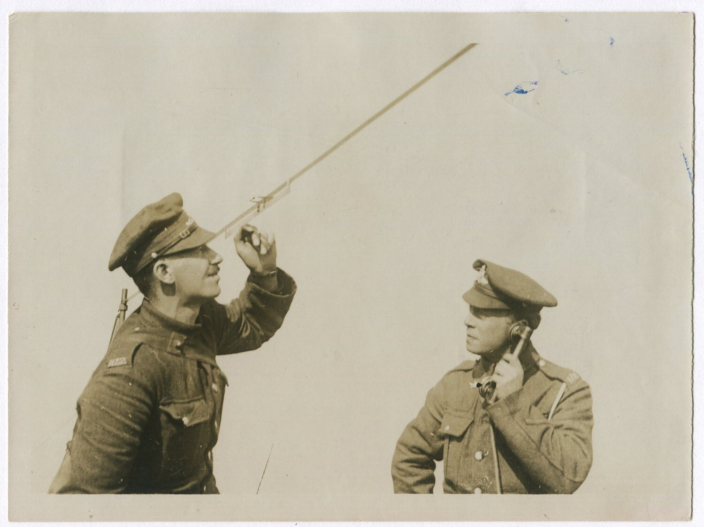 BRITISH ANTI AIRCRAFT RANGE FINDER. FRONTLINES, FRANCE. WWI. (8x10 REPRINT)