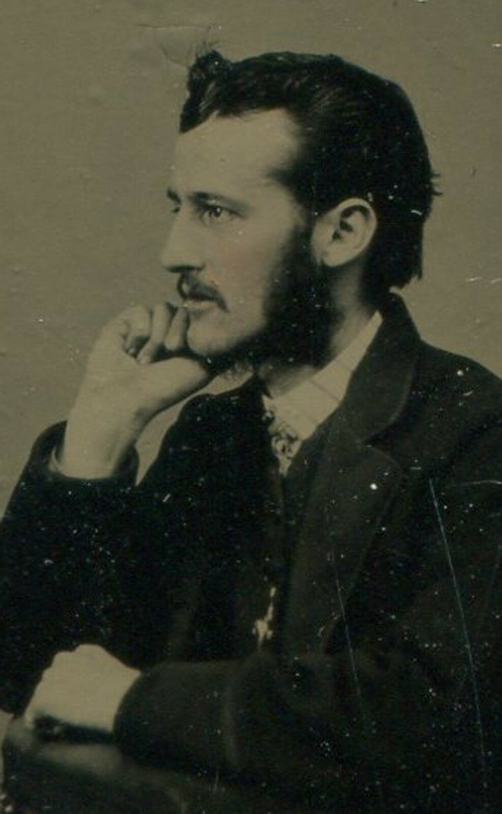 BEARDED MAN, HANDSOME. SEATED,PROFILE POSE. UNIQUE. TINTED TINTYPE.